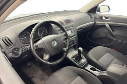 harmaa Skoda Octavia 2007 kuva 6.