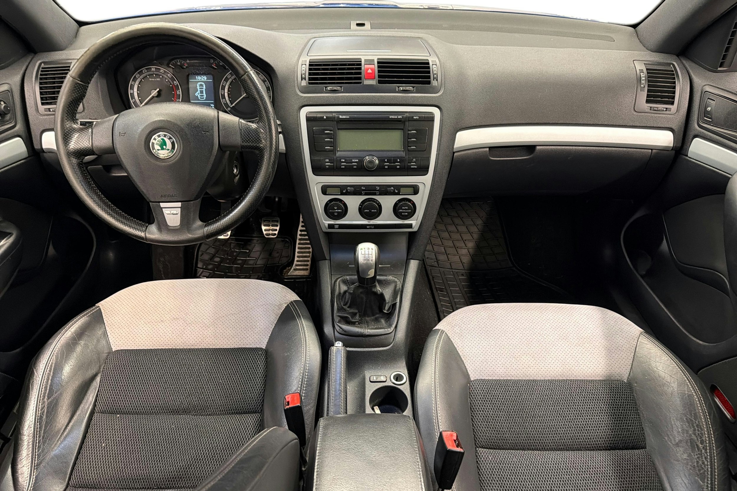 Sininen Skoda Octavia 2008 kuva 7.