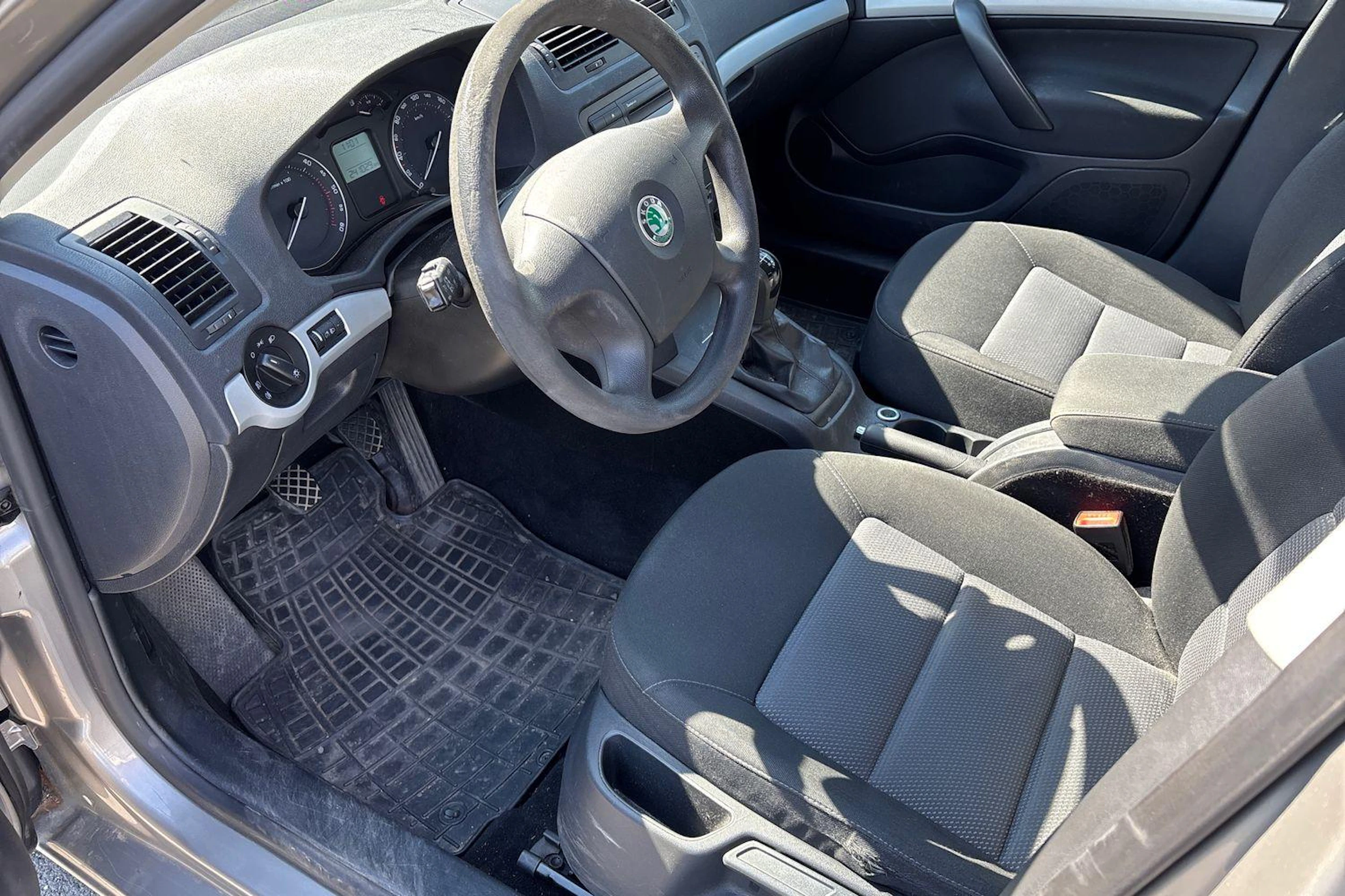 ruskea (beige) Skoda Octavia 2008 kuva 6.