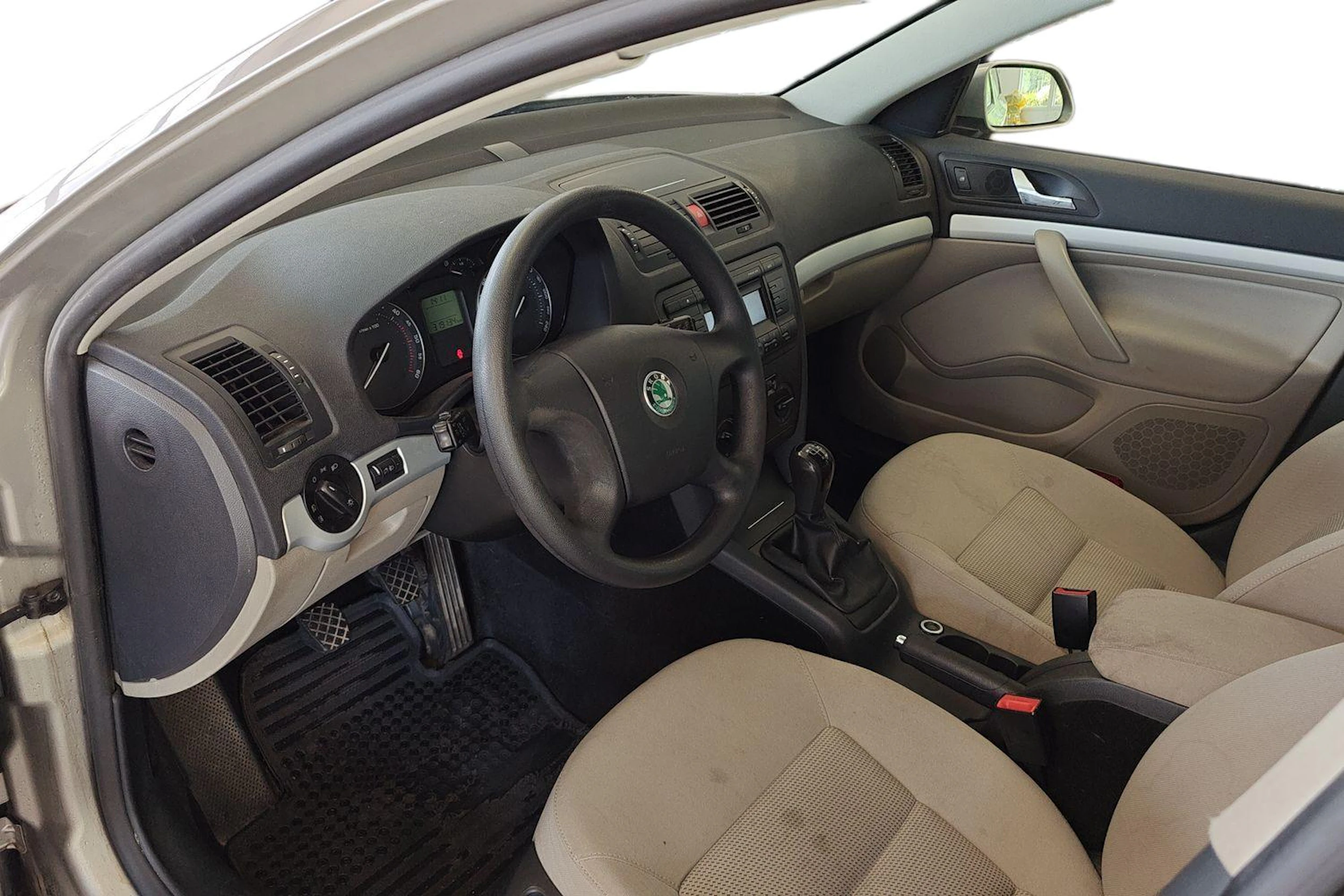 harmaa Skoda Octavia 2008 kuva 6.