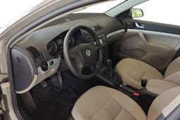 harmaa Skoda Octavia 2008 kuva 6.