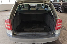harmaa Skoda Octavia 2008 kuva 11.