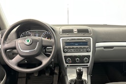 vihreä Skoda Octavia 2009 kuva 15.
