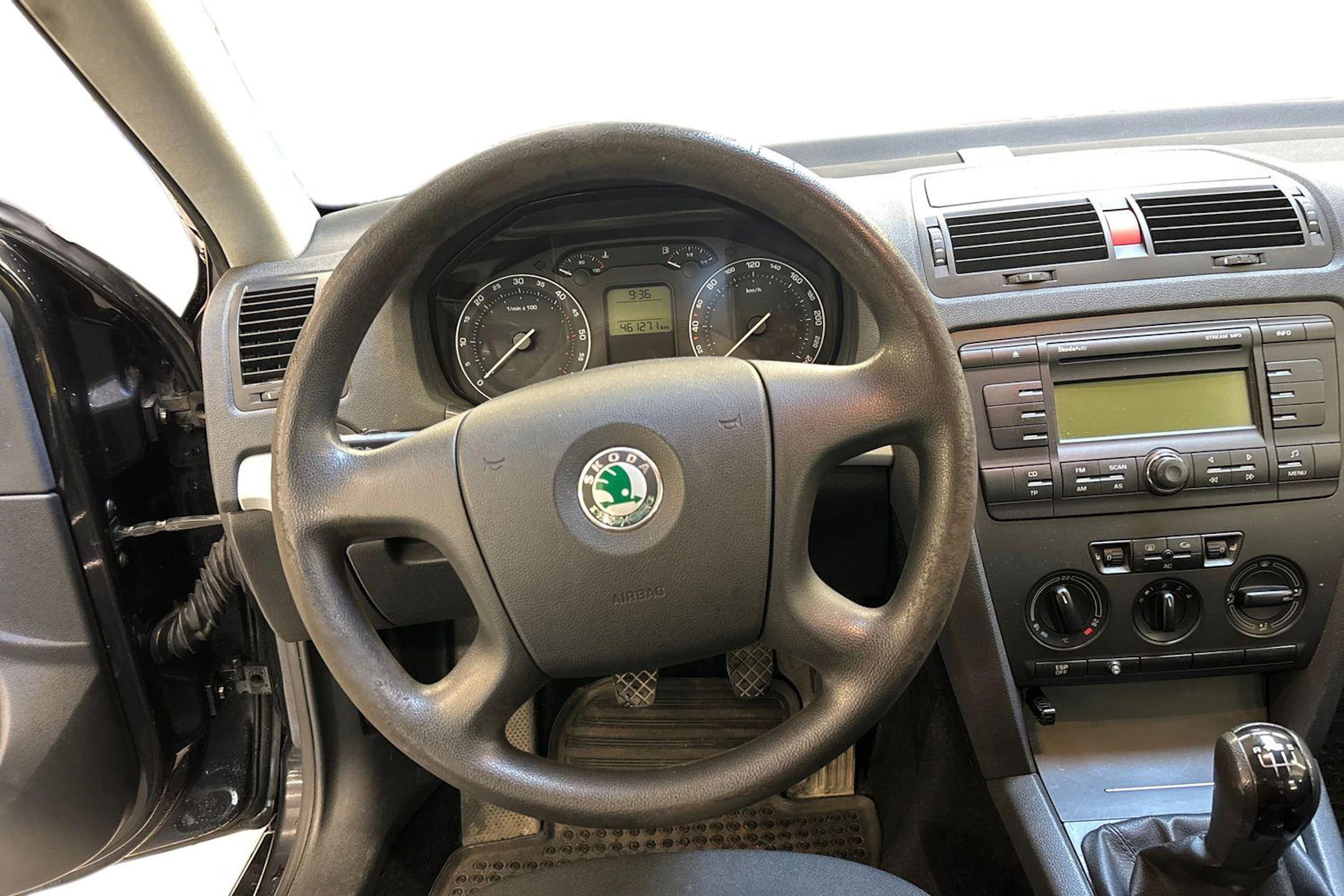 Musta Skoda OCTAVIA 2009 kuva 6.