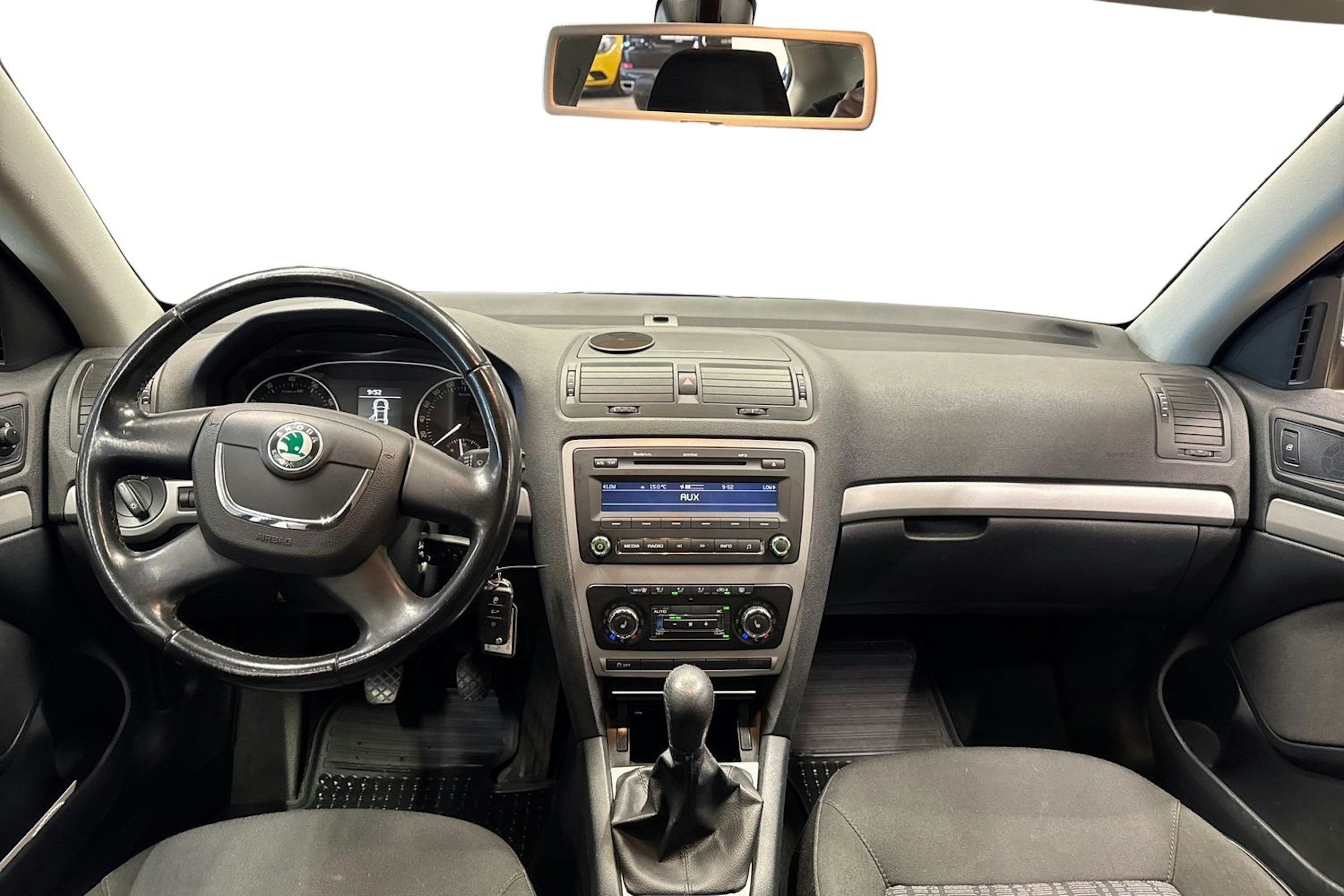 sininen Skoda Octavia 2010 kuva 9.