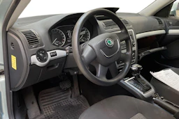 vihreä Skoda Octavia 2010 kuva 3.