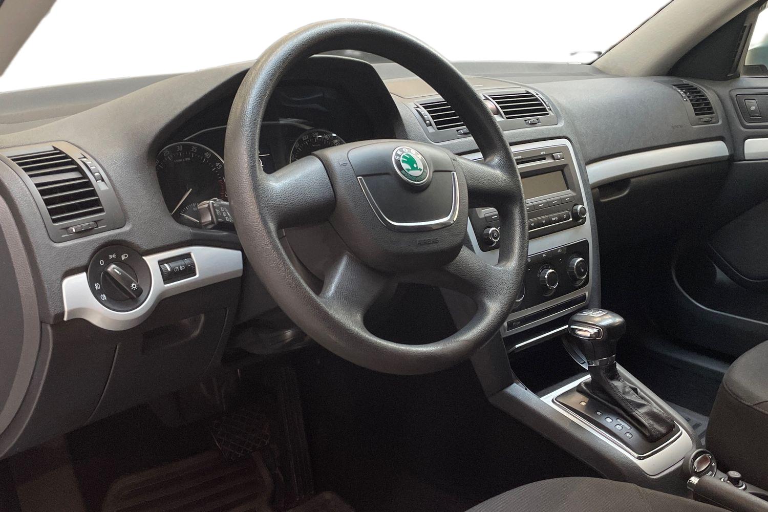 Skoda Octavia 2010, kuva 6/20