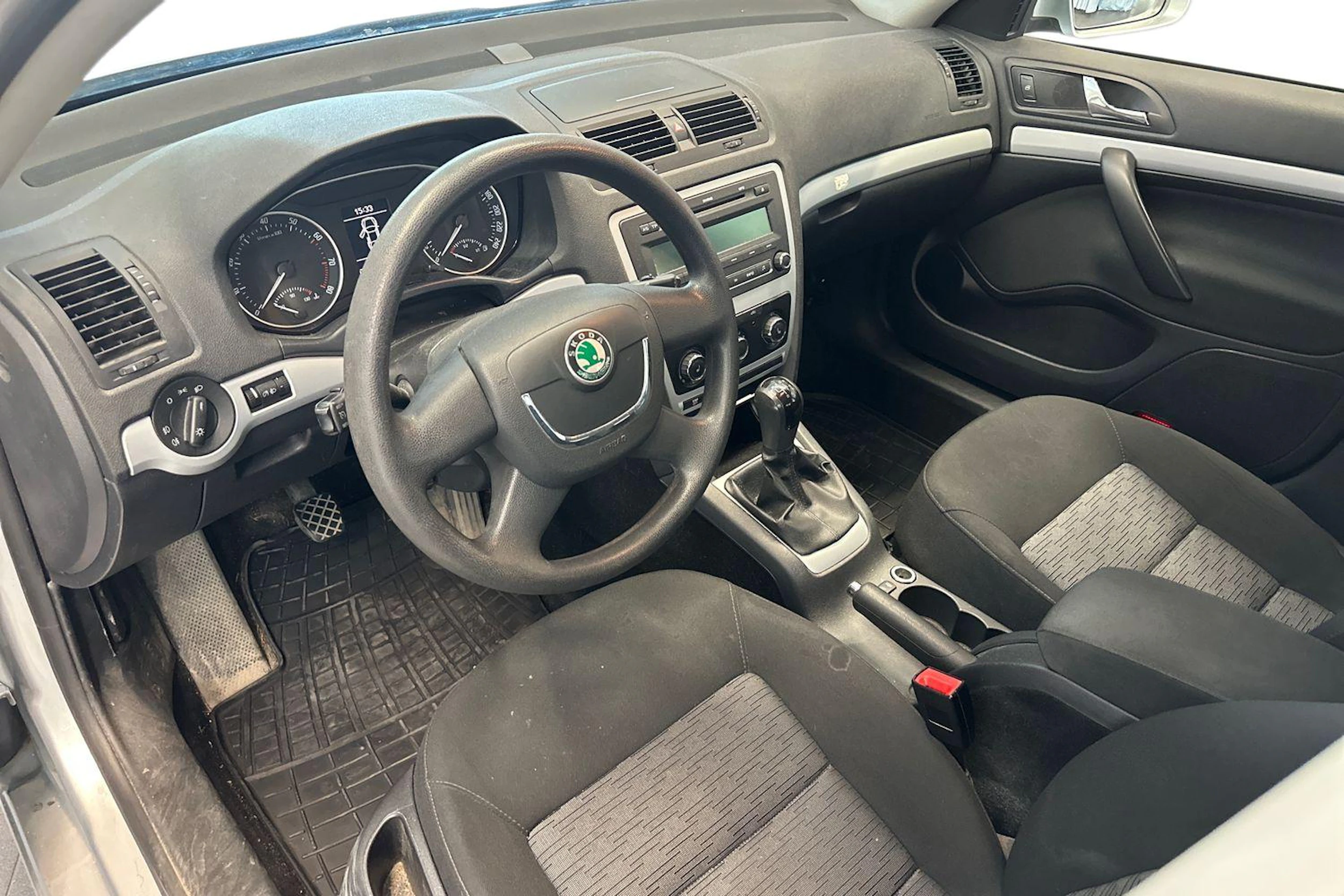 harmaa Skoda Octavia 2010 kuva 3.