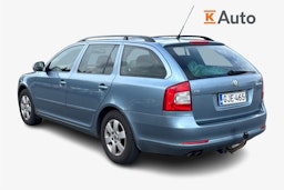 Harmaa Skoda OCTAVIA 2010 kuva 2.