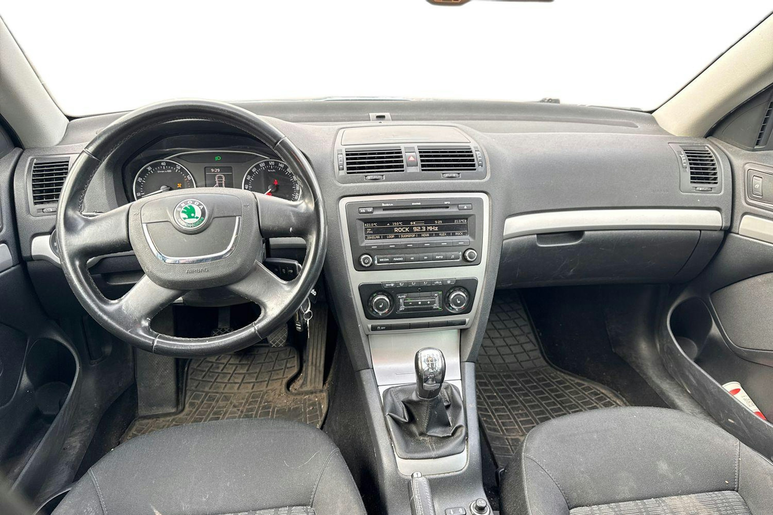 Harmaa Skoda OCTAVIA 2010 kuva 9.