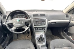 Harmaa Skoda OCTAVIA 2010 kuva 9.