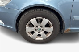 Harmaa Skoda OCTAVIA 2010 kuva 11.