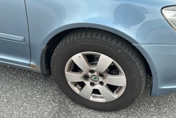 Harmaa Skoda OCTAVIA 2010 kuva 18.