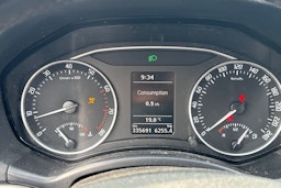 Harmaa Skoda OCTAVIA 2010 kuva 26.