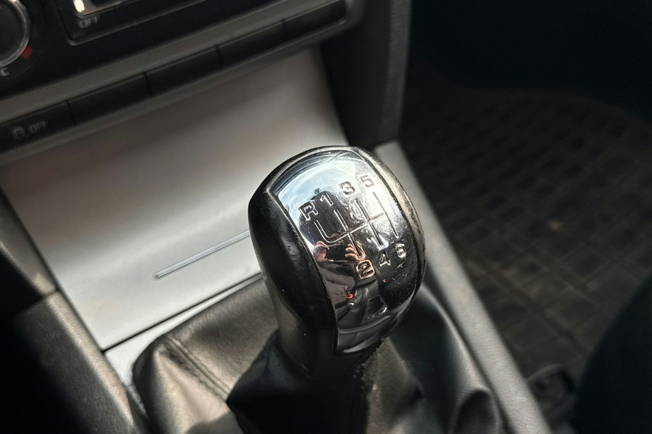 Harmaa Skoda OCTAVIA 2010 kuva 29.