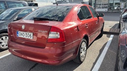 punainen Skoda Octavia 2010 kuva 4.