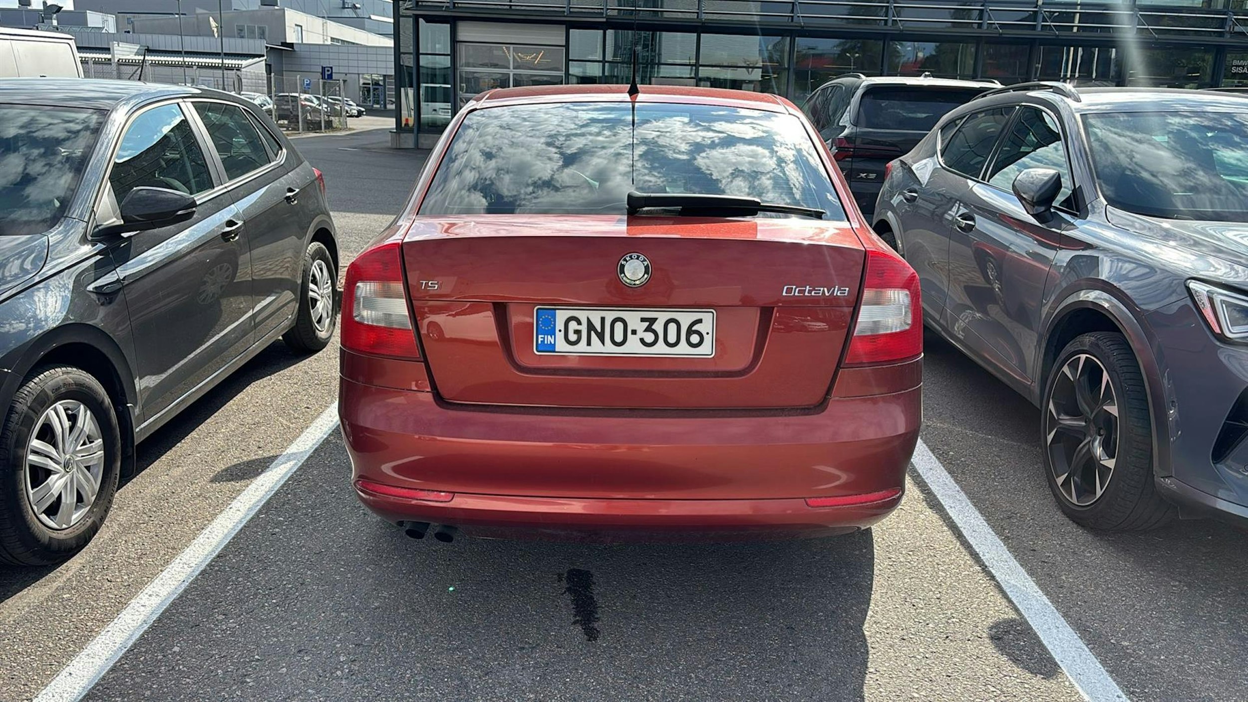 punainen Skoda Octavia 2010 kuva 5.