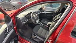 punainen Skoda Octavia 2010 kuva 7.