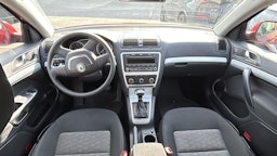 punainen Skoda Octavia 2010 kuva 8.