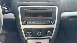 punainen Skoda Octavia 2010 kuva 12.