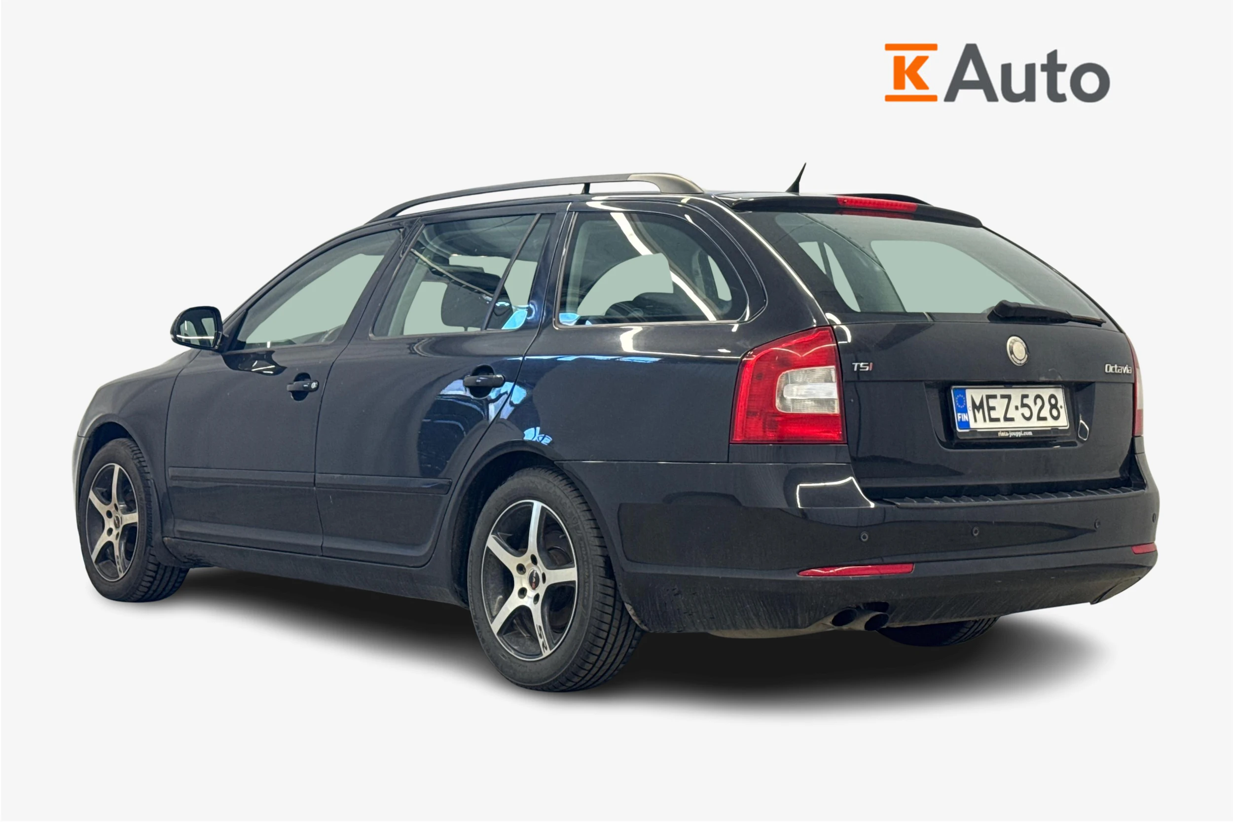 musta Skoda Octavia 2010 kuva 3.
