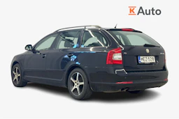 musta Skoda Octavia 2010 kuva 3.