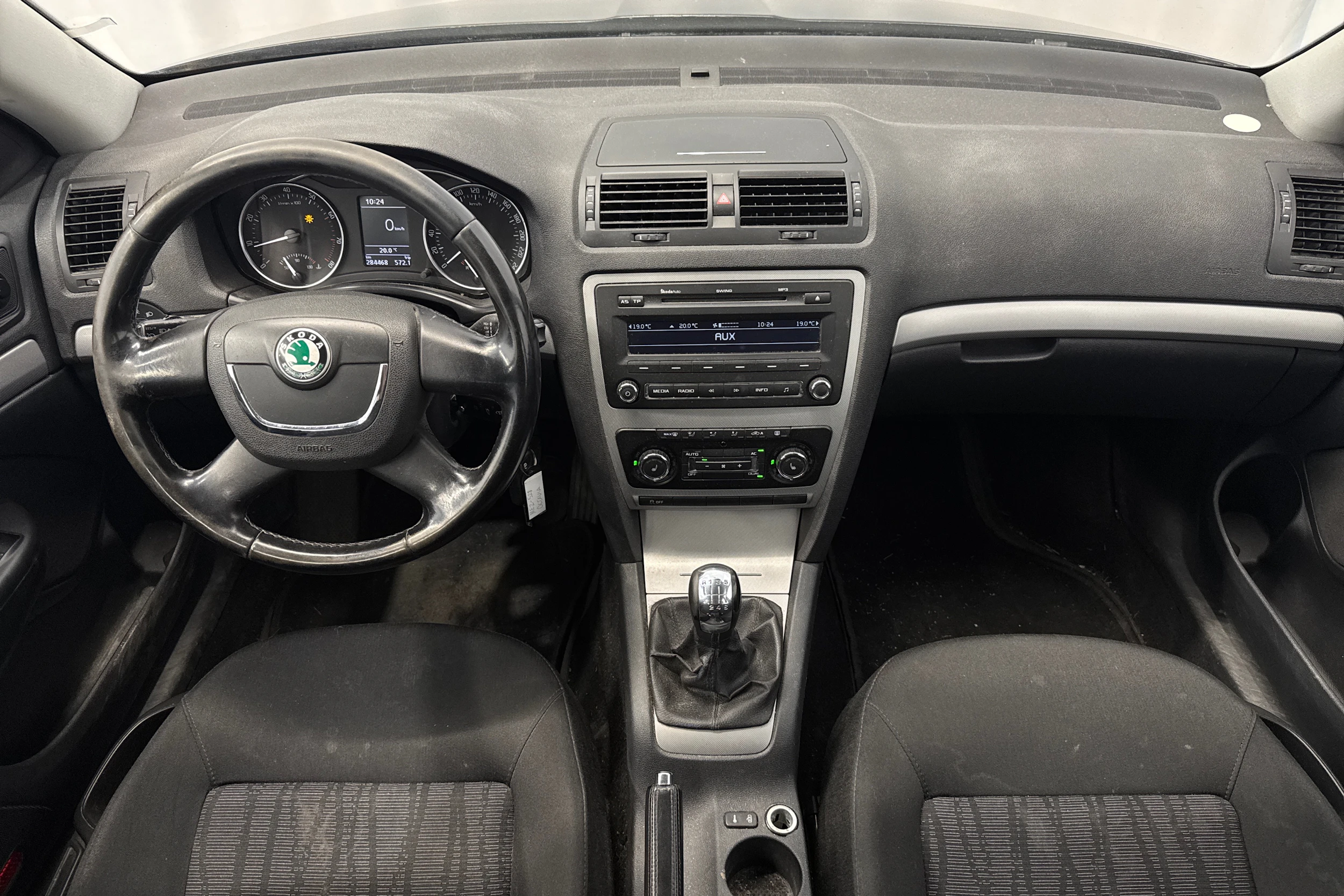musta Skoda Octavia 2010 kuva 15.