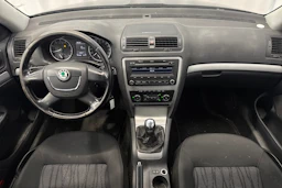 musta Skoda Octavia 2010 kuva 15.