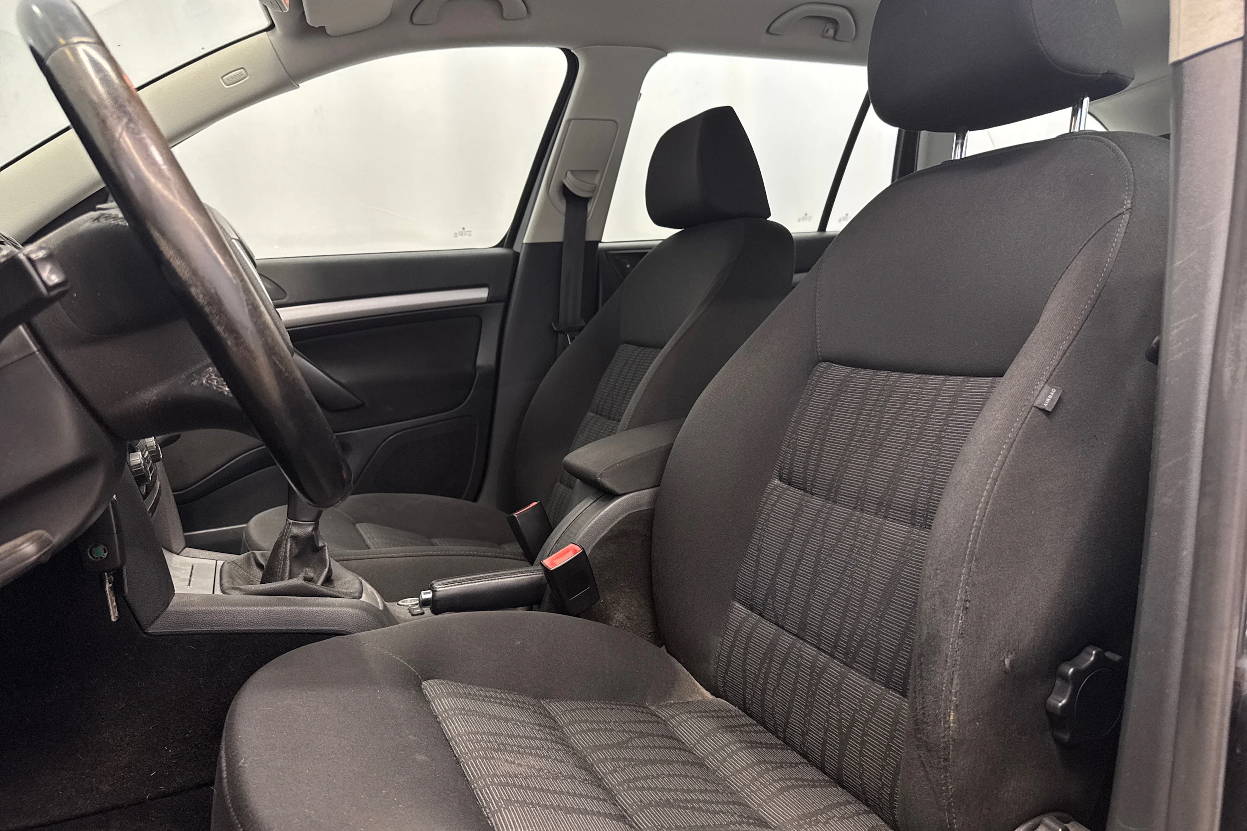 musta Skoda Octavia 2010 kuva 23.