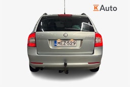 vihreä Skoda Octavia 2010 kuva 3.