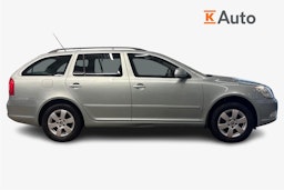 vihreä Skoda Octavia 2010 kuva 5.