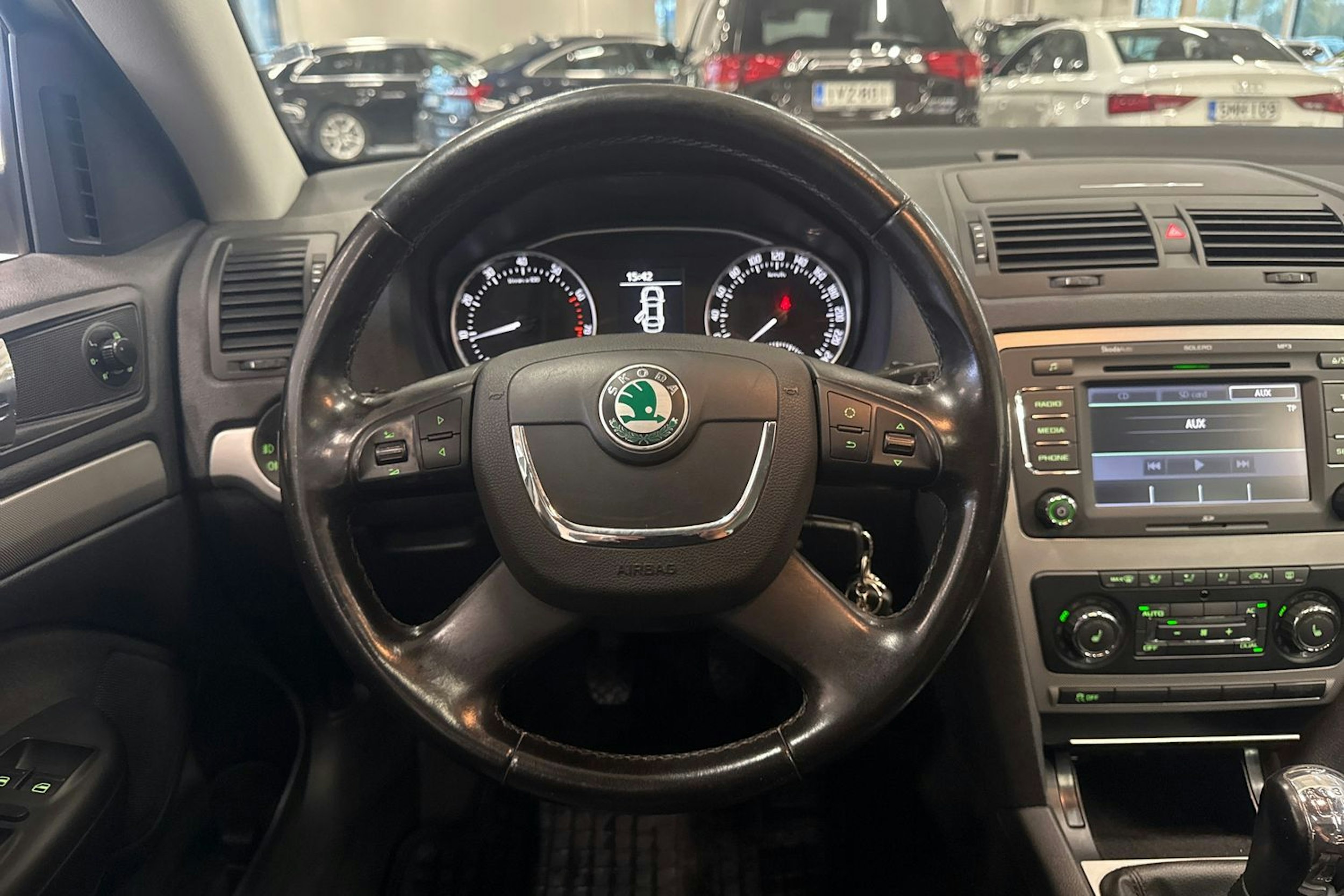 vihreä Skoda Octavia 2010 kuva 11.