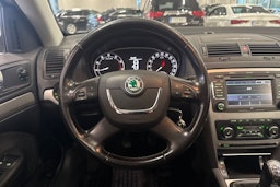 vihreä Skoda Octavia 2010 kuva 11.