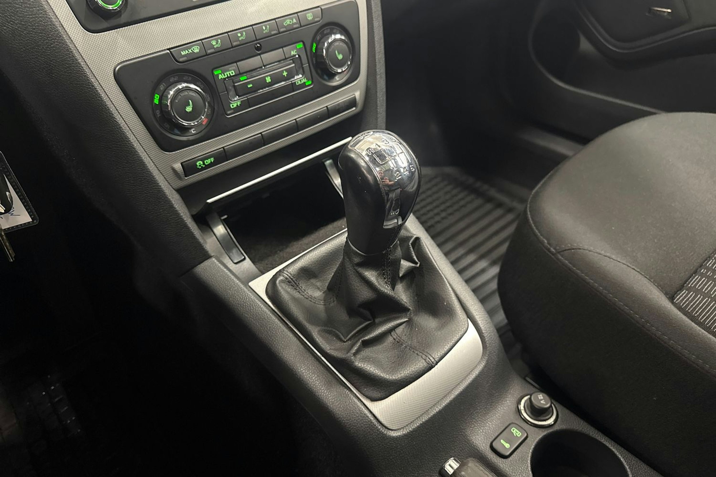 vihreä Skoda Octavia 2010 kuva 17.