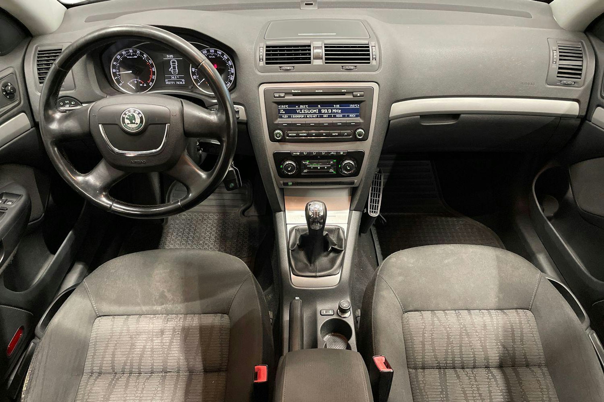 harmaa Skoda Octavia 2010 kuva 9.