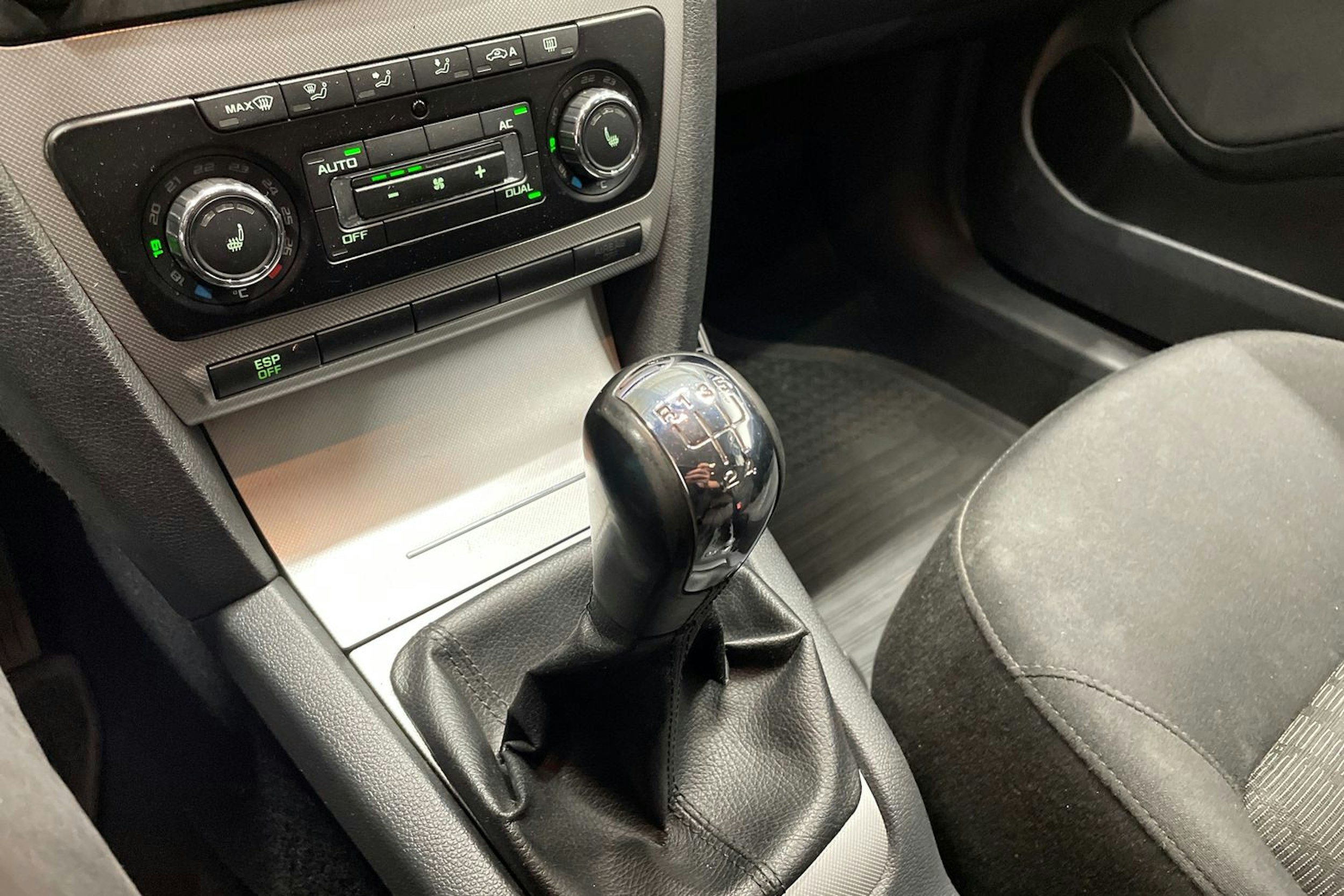 harmaa Skoda Octavia 2010 kuva 18.