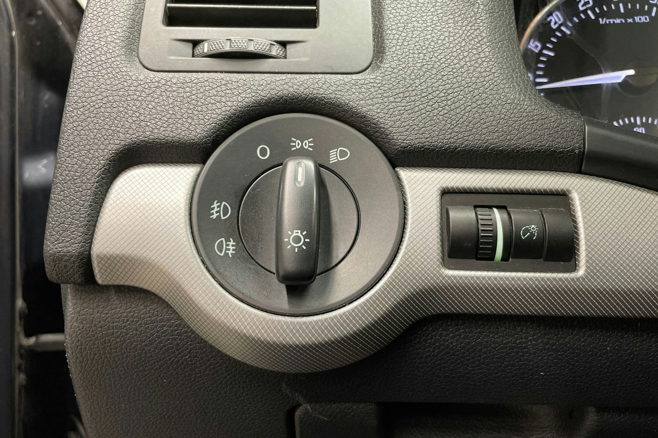harmaa Skoda Octavia 2010 kuva 20.