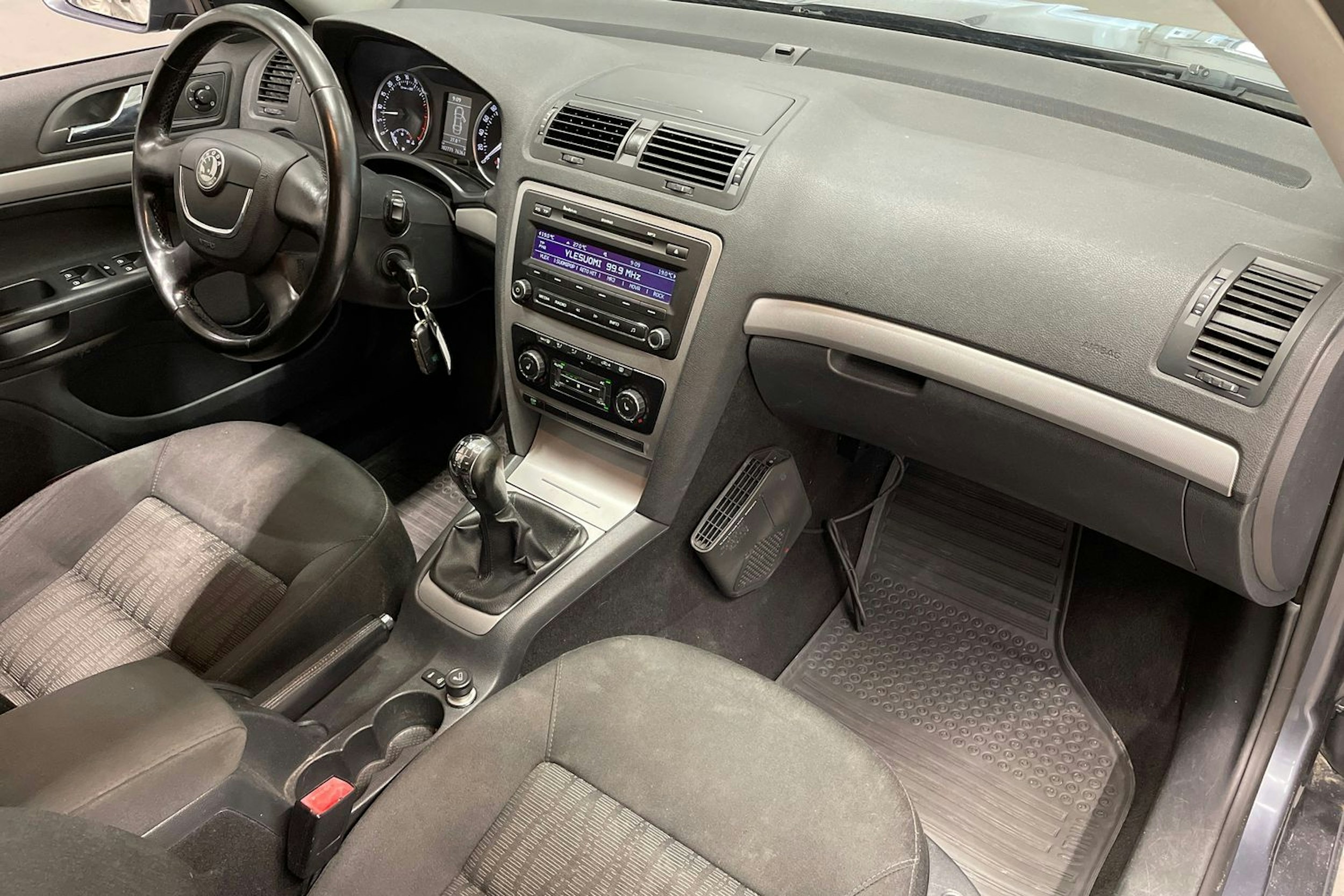 harmaa Skoda Octavia 2010 kuva 23.
