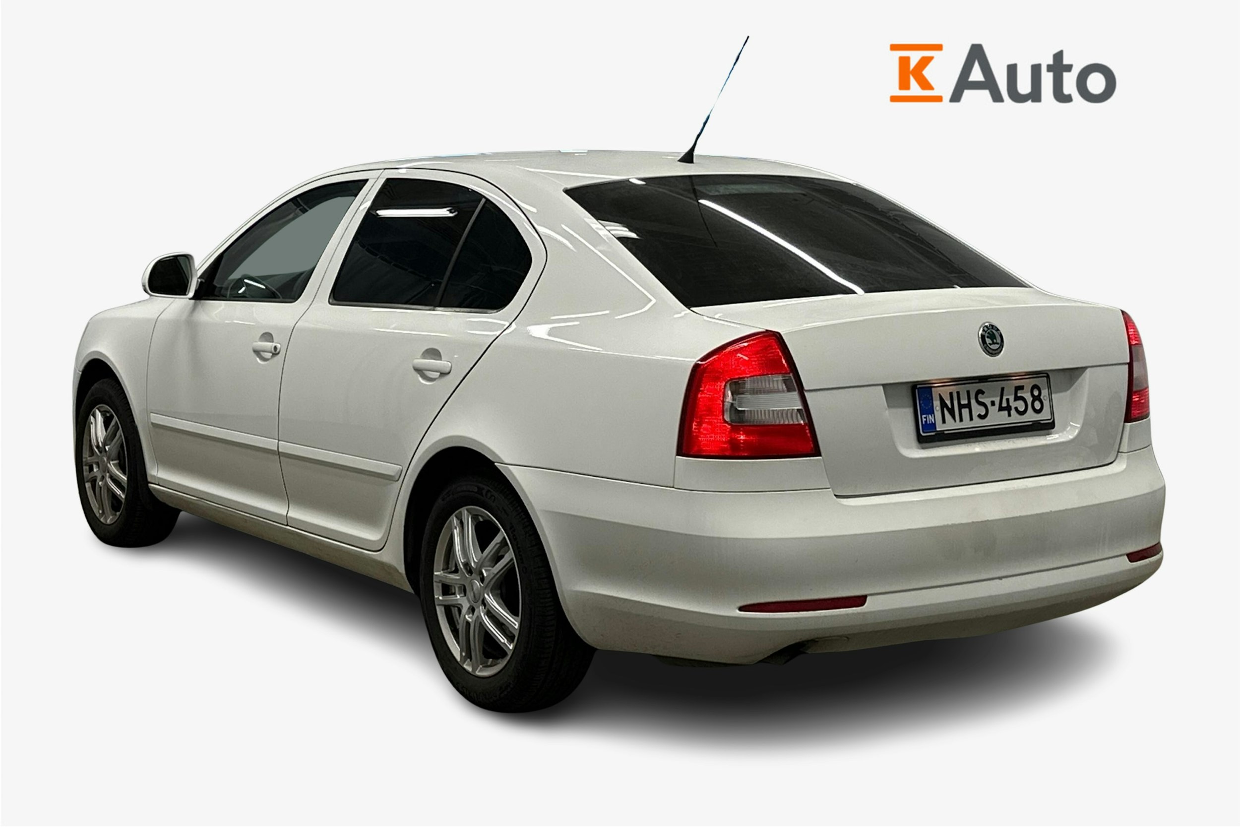 valkoinen Skoda Octavia 2010 kuva 2.