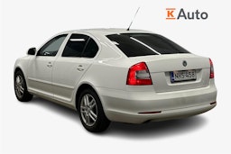 valkoinen Skoda Octavia 2010 kuva 2.
