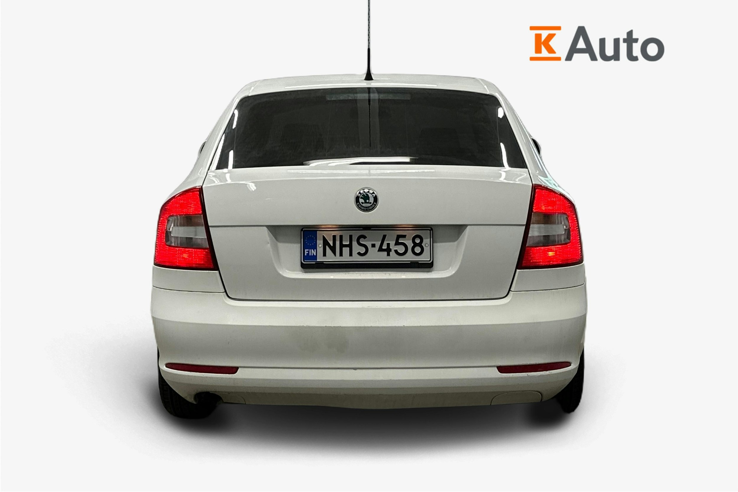 valkoinen Skoda Octavia 2010 kuva 3.