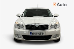 valkoinen Skoda Octavia 2010 kuva 5.