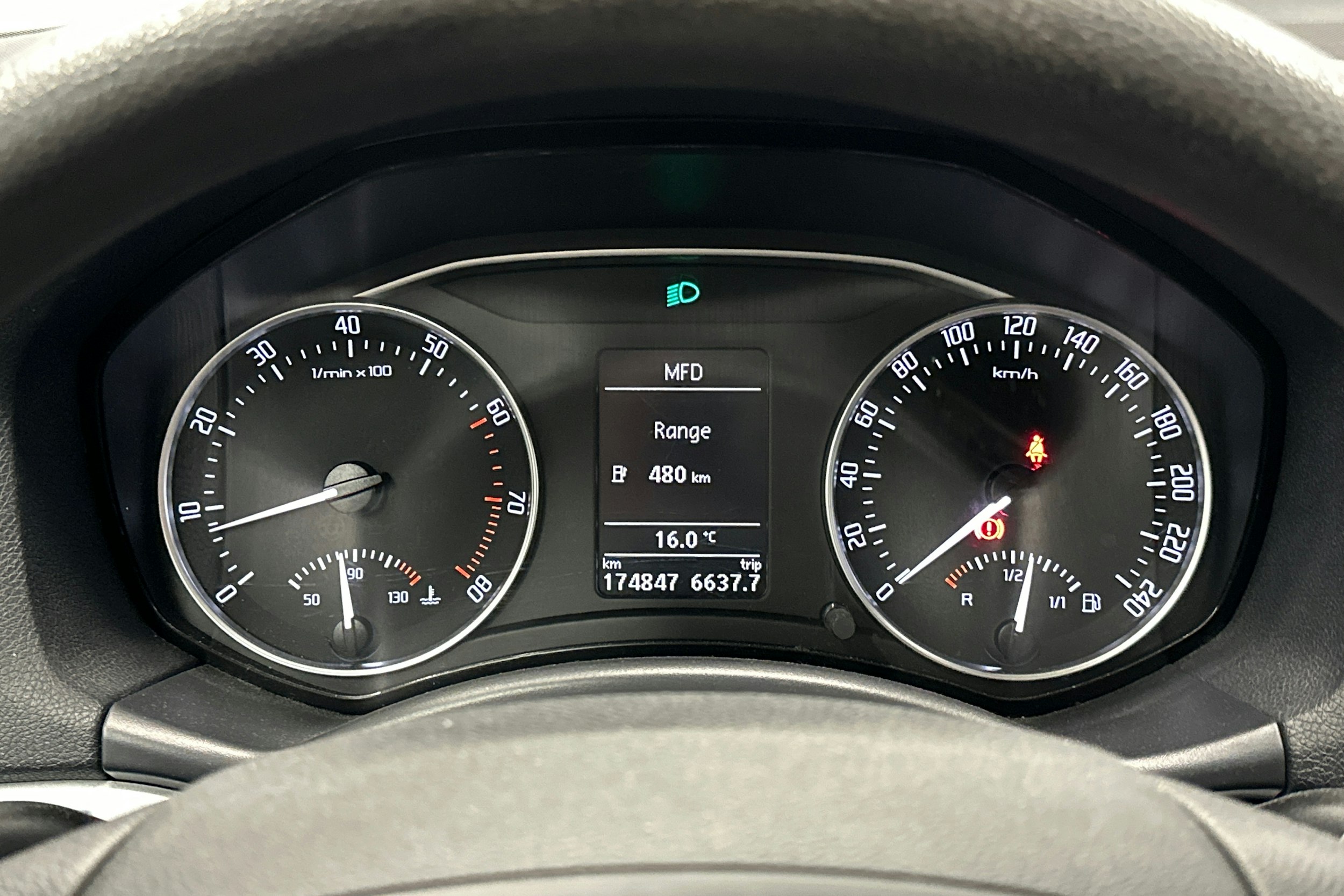 valkoinen Skoda Octavia 2010 kuva 16.