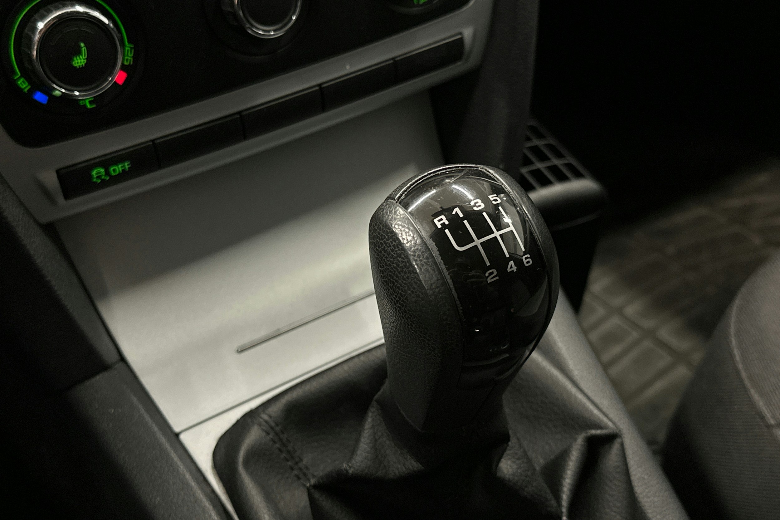 valkoinen Skoda Octavia 2010 kuva 18.