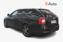 musta Skoda Octavia 2010 kuva 2.