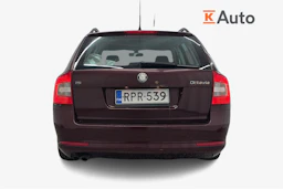 Punainen Skoda OCTAVIA 2010 kuva 3.