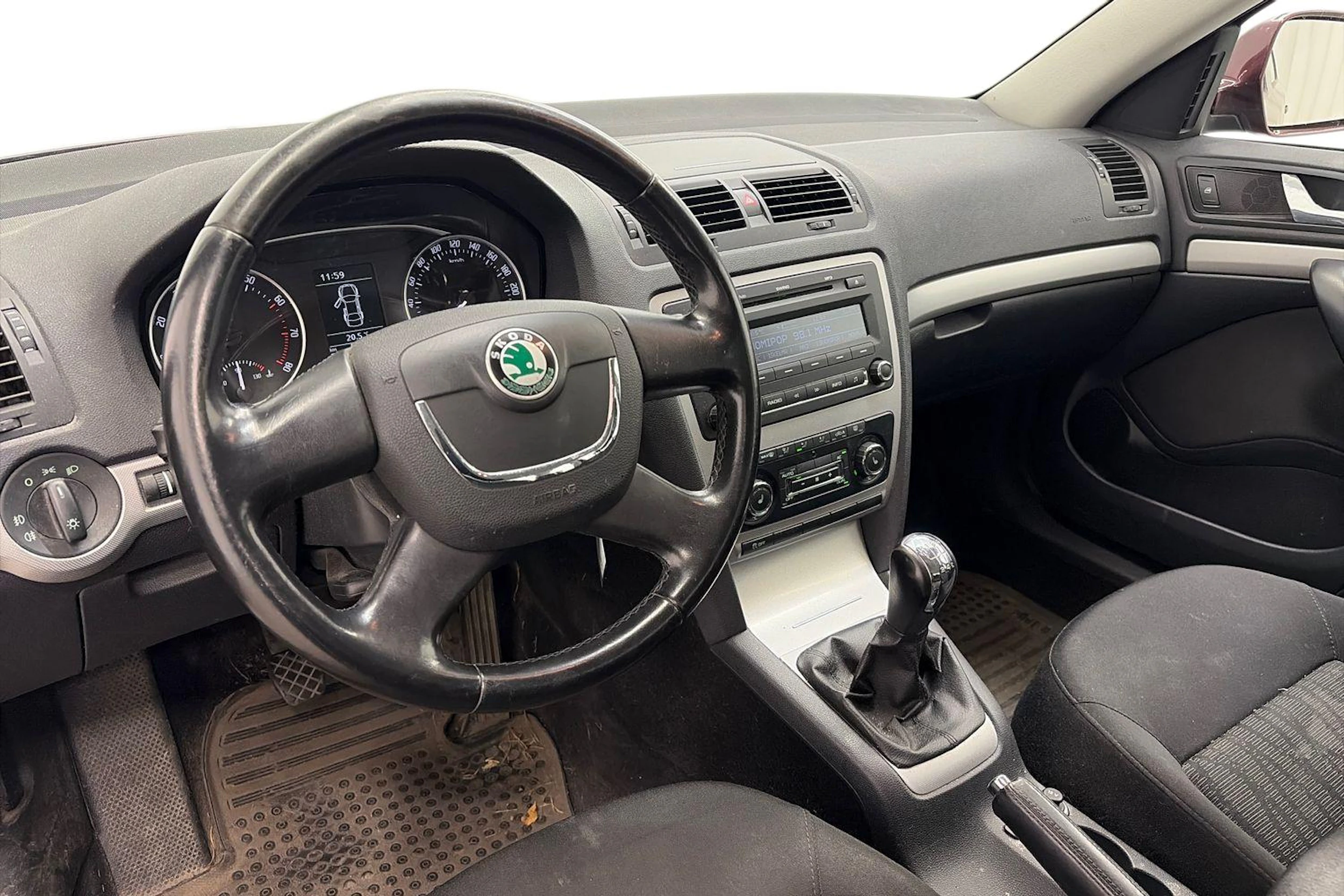 Punainen Skoda OCTAVIA 2010 kuva 6.