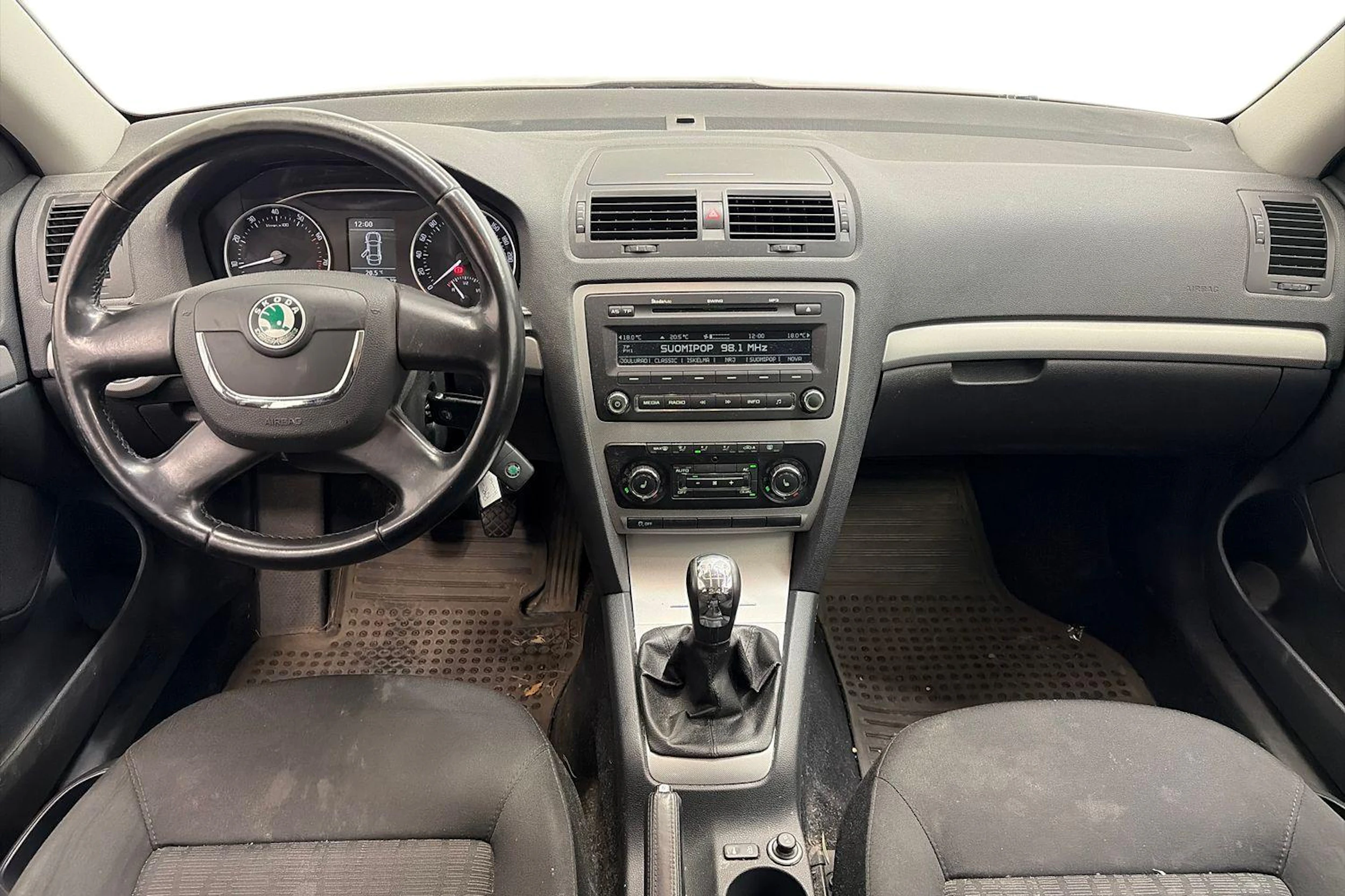 Punainen Skoda OCTAVIA 2010 kuva 7.