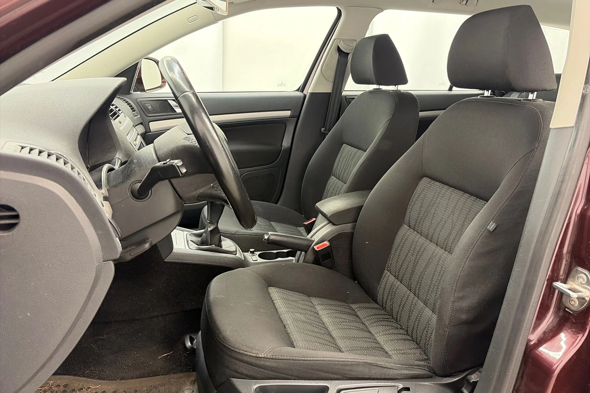 Punainen Skoda OCTAVIA 2010 kuva 12.