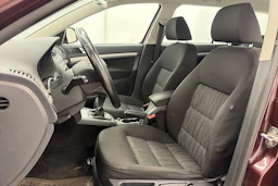 Punainen Skoda OCTAVIA 2010 kuva 12.